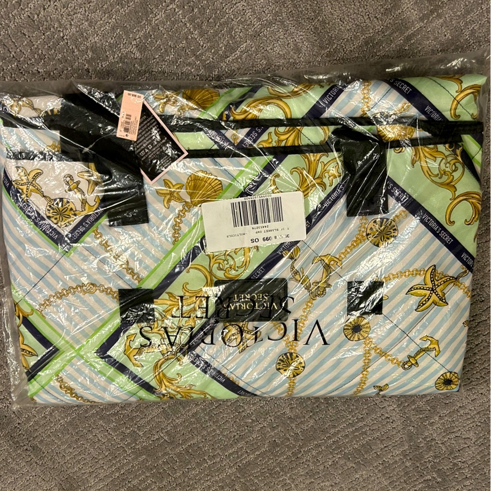 Victoria’s Secret Packable Blanket NWT